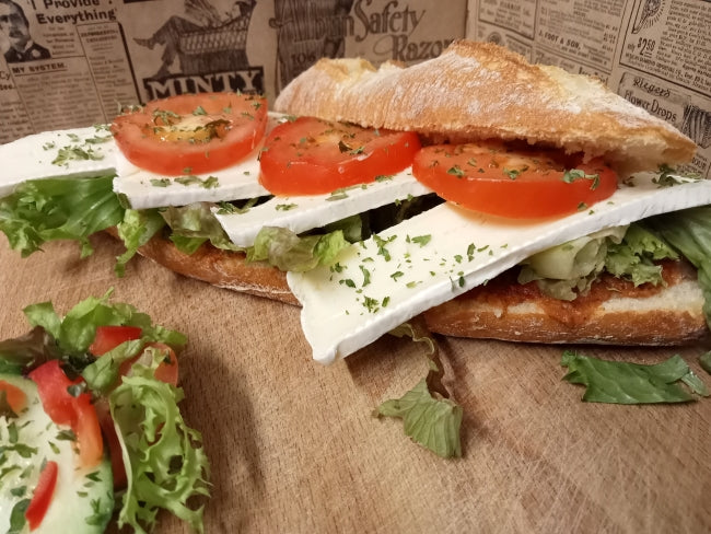 Broodje Brie Tomaten Tapenade Vegetarisch