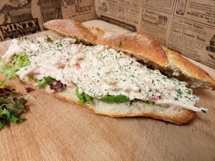 Broodje Surimi Krabsalade